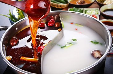 【成都火鍋培訓(xùn)】吃完火鍋后，衣服上有味怎么辦？