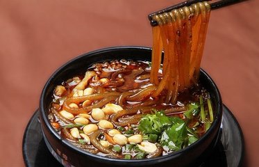 成都小吃肥腸粉搭配“鍋盔”，一個鍋盔3兩肉！
