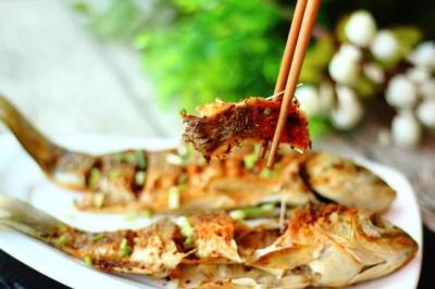好吃到停不下筷子的香酥烤魚，做法簡(jiǎn)單，少油少鹽，吃起來(lái)更健康