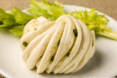 面食如此做才簡單，不發(fā)面、不用煮，比饅頭好吃，比花卷有嚼勁