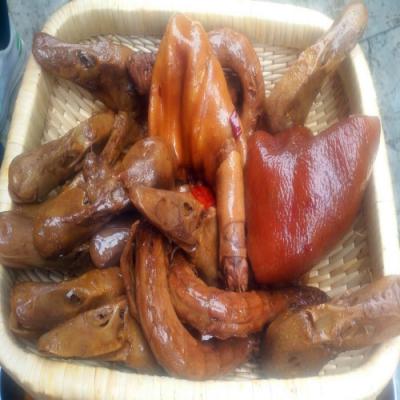 四川現(xiàn)撈鹵菜技術(shù)培訓(xùn)班哪里好？學(xué)員親自動手操作